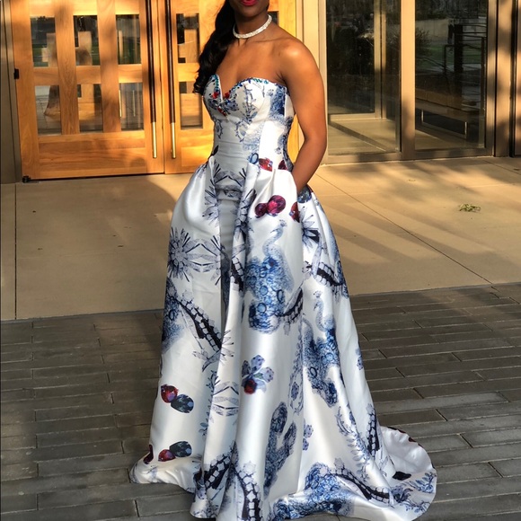 PROM DRESS - Picture 3 of 4